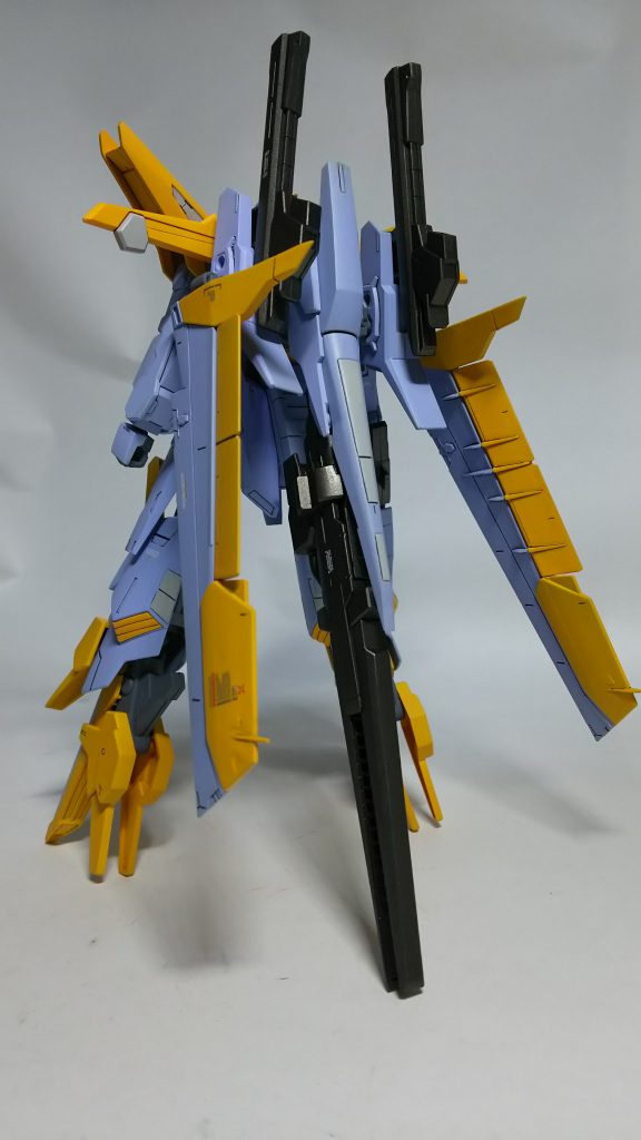 バックショット。主翼はMGエールストライクの物を使用。