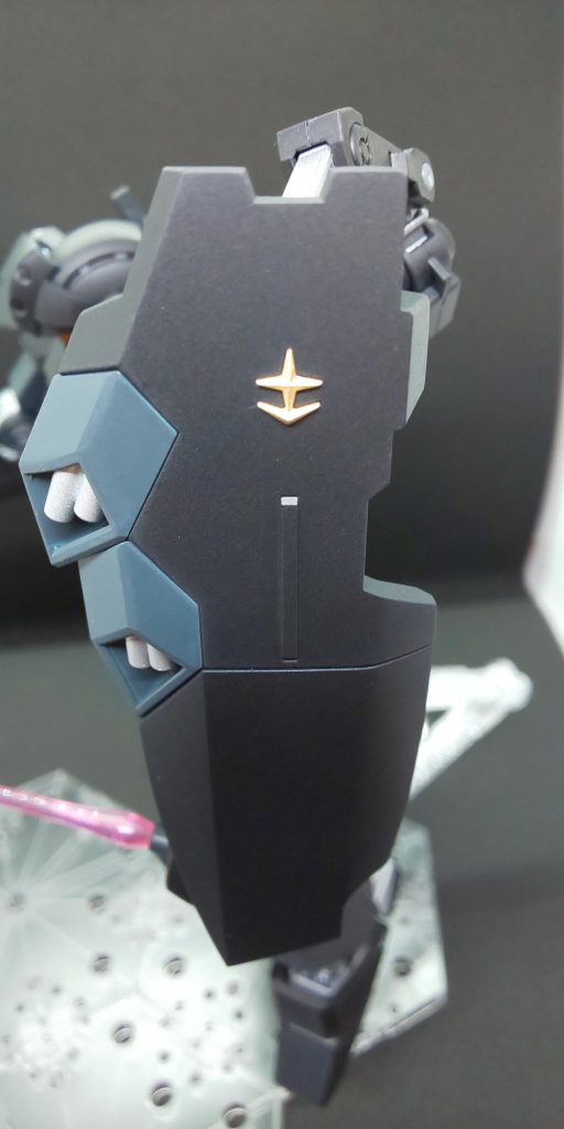 連邦マークはゴールドで塗装してみましたw