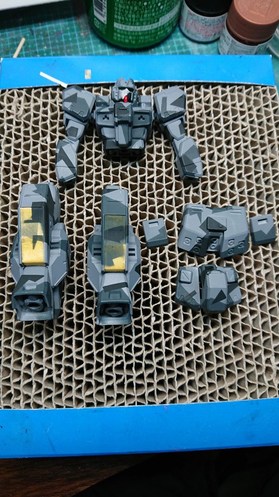 配色に迷った結果の迷彩です(￣▽￣;)