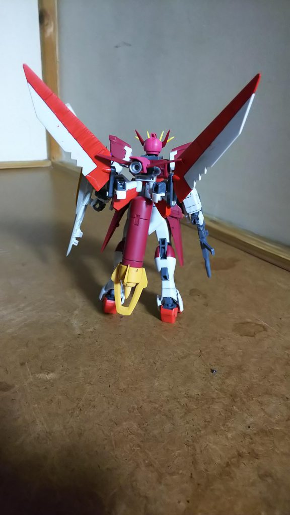 背面はランシエのタンクはそのまま
バックパックはビルドファイターズのなんとかフライヤーとかそんな名前のを塗装して接続しランシエのバックパックを接続