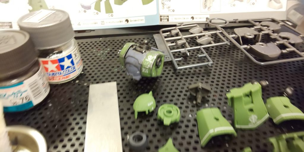 デカールは先に貼っておきましょう♪