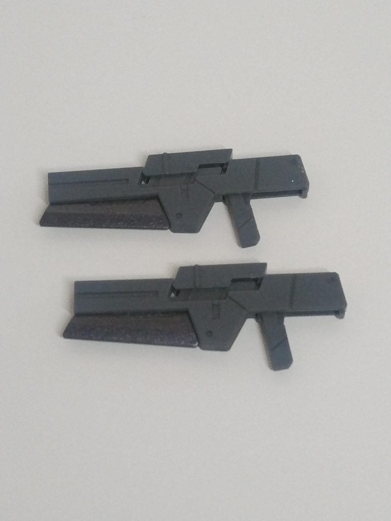 腰部に装備したショートビームライフル。
といってもサバーニャのビットをそのまま使ってるだけです。
腰に装備するためにサイドアーマーをプチ改修しました。