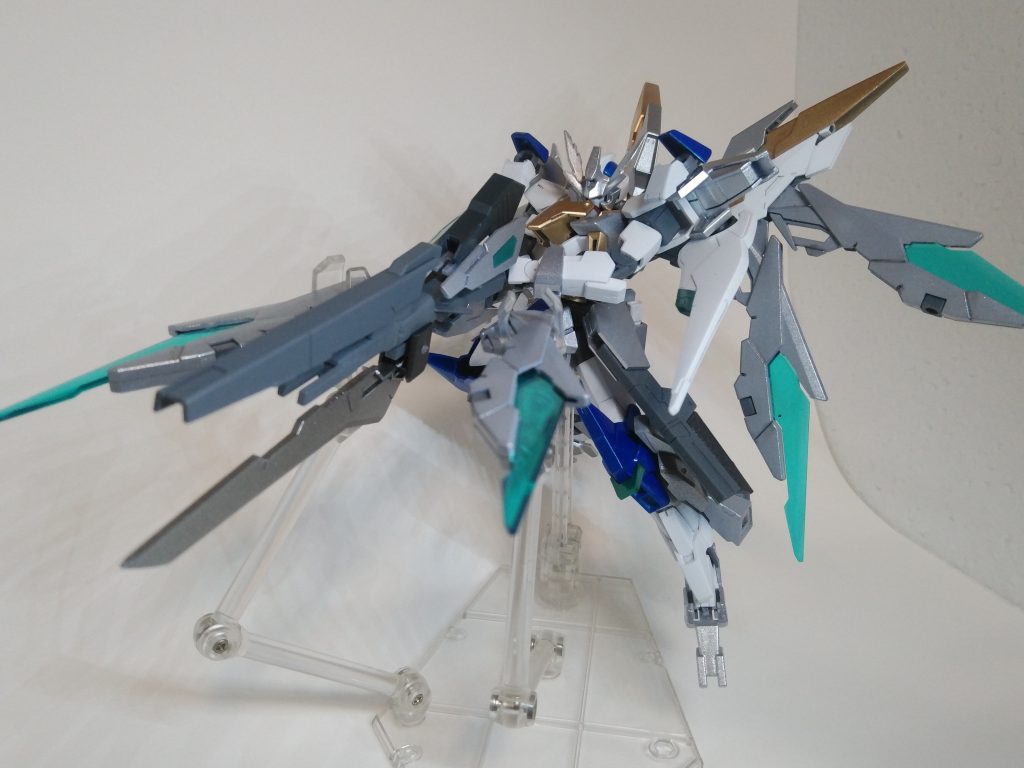 バーストモードで。
ドッズブラスターの展開に加えてFファンネルを配置することでフルパワーで。
スタンドの都合でファンネル全部飛ばした感じの画像はございません・・・