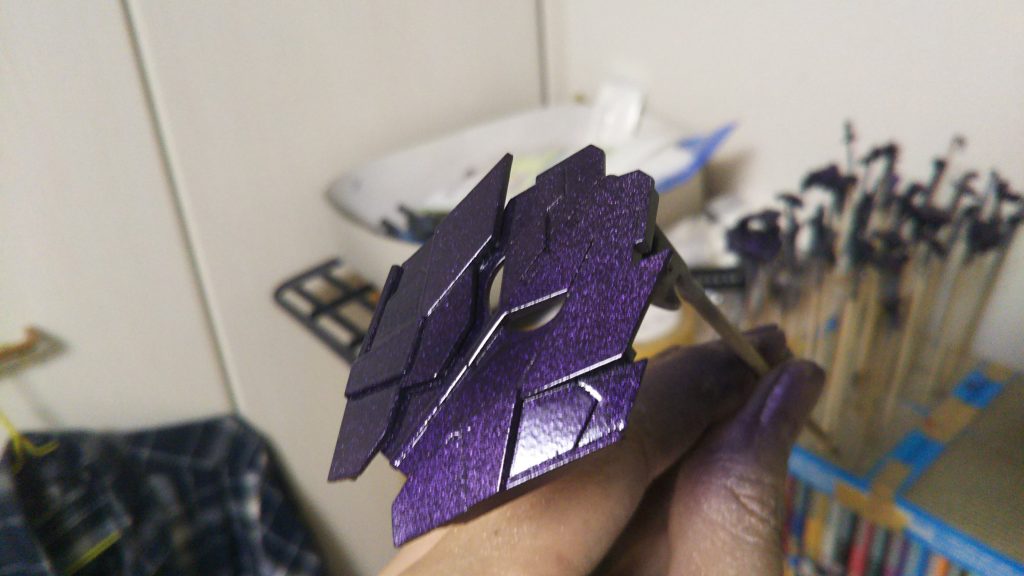 その上からクレオスのクリアバイオレットを吹いて