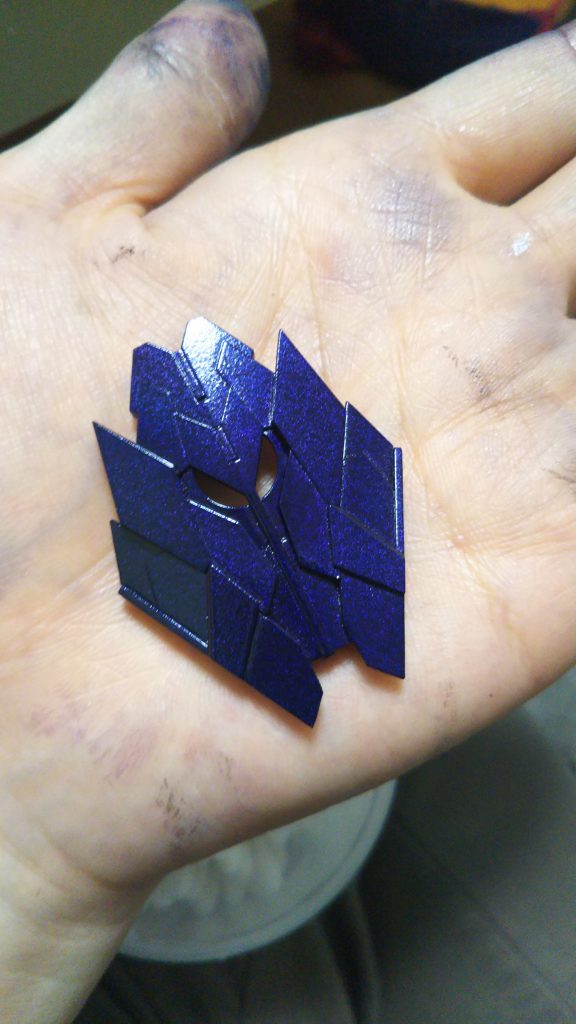 更にその上からクレオスのディープクリアブルーを吹きました