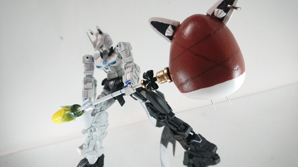 『10tおるやんけハンマー』
『暁のブレイカーズ』というアプリでのコラボで『白上フブキ』さんが使う武器。
マスコットキャラが武器になるという、個性的な武器です(*´∀`)♪