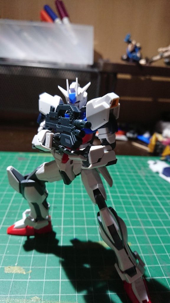 アサルトライフルを構えてPART-Ⅱ
コンパクトながら見映えも良好です。
この機体の標準装備と考えています。