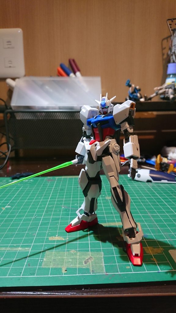 ビームサーベルPART-Ⅰ
今回一番悩んだ部分はビームサーベルの収納部分です。
色々と考えましたがこれに落ち着きました。もしかしたらまた変えるかもしれませんが…