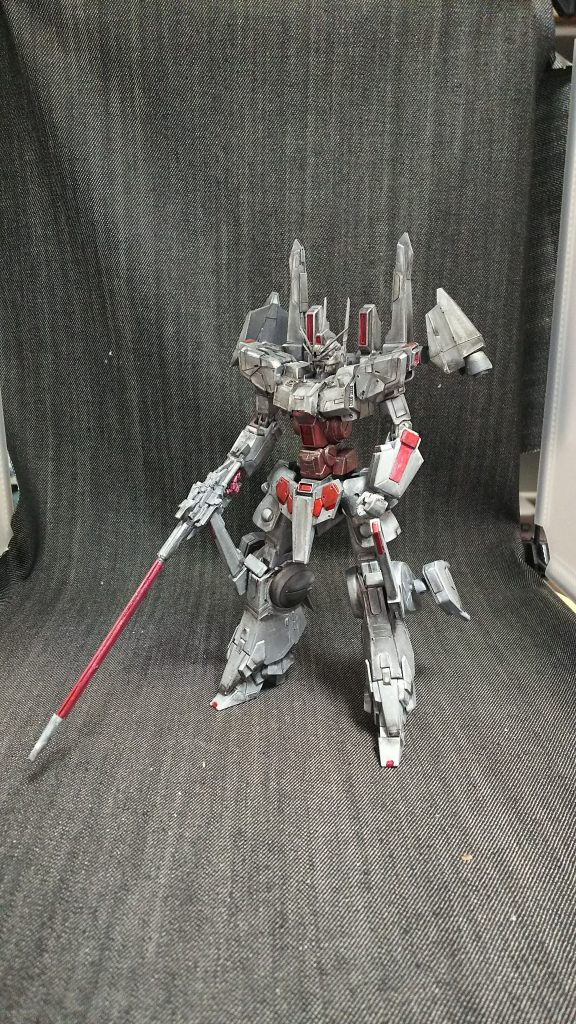 基本の構成は先日発売した、シルヴァバレトサプレッサーを改造したものとなります、機体コンセプトとしては、ステルスで隠れて急接近し所定の位置で狙撃した後、急速に戻ってくる機体となっています