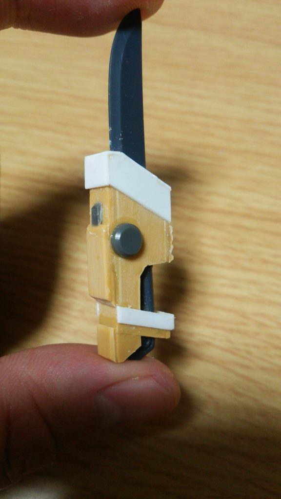 武器はこんな感じで箱組みで製作。