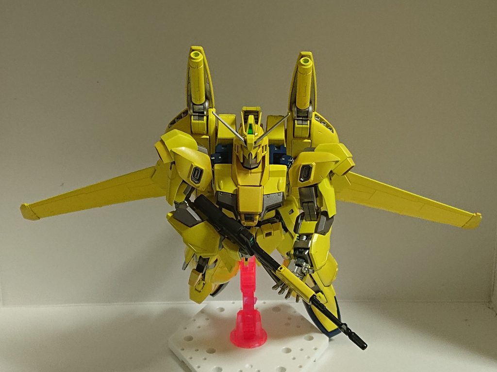 首の可動域がなかなかで、MS形態でもしっかり進行方向を見据えてくれます♪