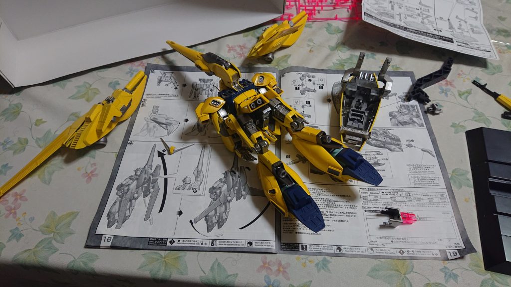 BWSに換装ちぅ…流石リファイン・ガンダム・ゼータ、変形が簡素化されてますがシールド固定が別パーツ必要とゆー、謎設定(´・ ・`)カスタム化でBWSを固定装備なんだから、プレバンさん考えて欲しかったなぁ|ω・`)