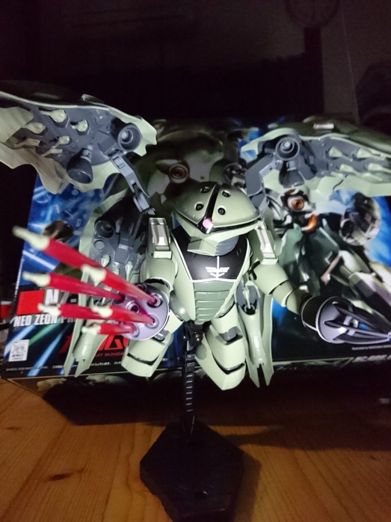 KSHAOJISANにはバインダー4枚にそれぞれ6基、計24基のファンネルを搭載する、さらに腕のランチャーに小柄ファンネルを6基搭載する。
水中ではファンネルが使えないことが判明するのは完成後の話である。