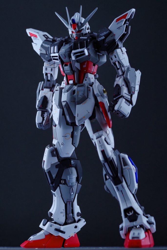 本体は首を2ミリ、ももを4ミリ、肩幅を2ミリづつ延長しよりマッシブな体型に改造しました。