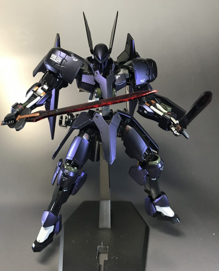 カラーリング
基本的はクレオスのものを使用しました
○紫部分 黒→メタルブラック→クリアパープル(調色して暗くしたもの)→クリスタルカラーアメジストパープルとサファイアブルーを調色したもの→ツヤ消しでトップコート
○黒部分 ブラックとニュートラルグレーを調色したもの→光沢クリアーでトップコート
○フレーム部分 メタルブラック
○グリーン部分 オリーブグリーン
見てくれてありがとうございました。