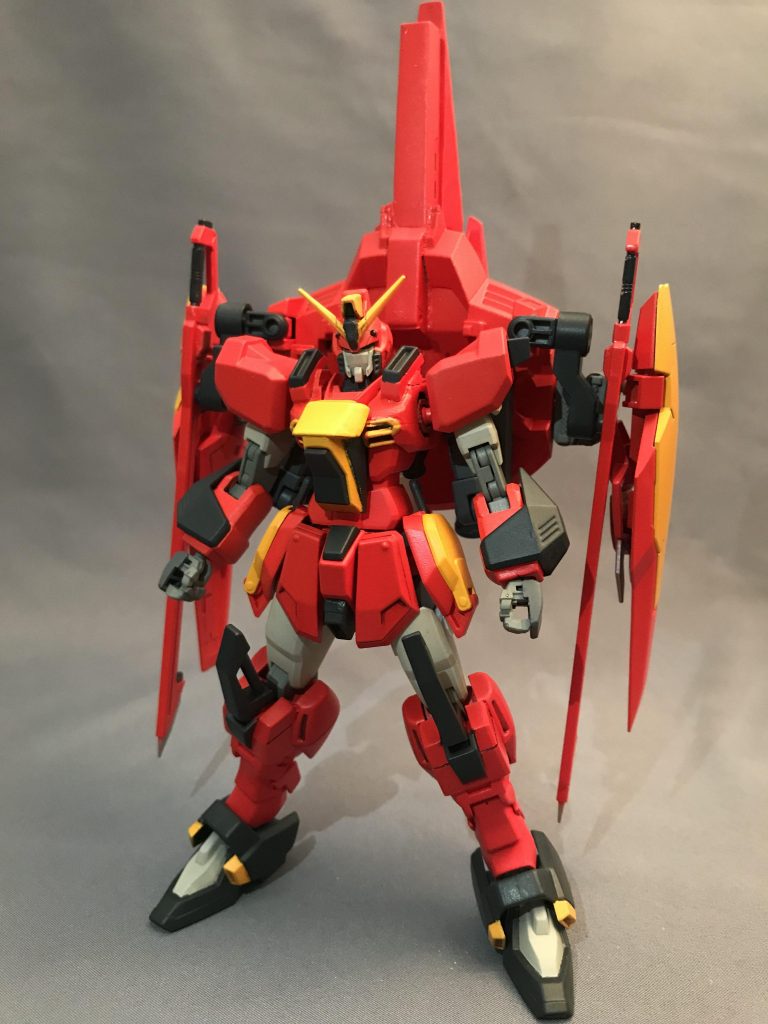 芯はHGBDのGBNガードフレームを使用。要所要所でフォビドゥンのパーツを組み込んで製作しました。
素組みのフォビドゥンより頭身と可動域が上がっています。