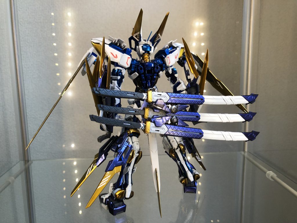 接続しているバックパックごと下に下げる事でマウント位置を変更することができます