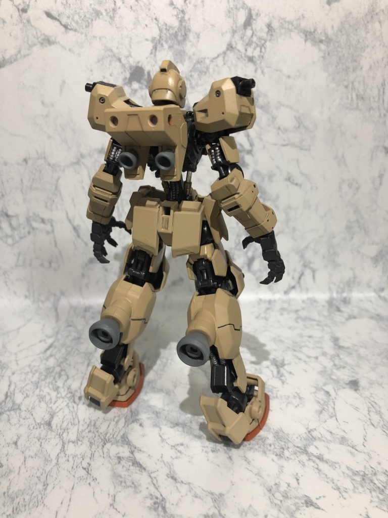 なお、ガンダムフレームはちょっといじって胴体を少し伸ばし、足首もジャンクを付け足して延長してます。