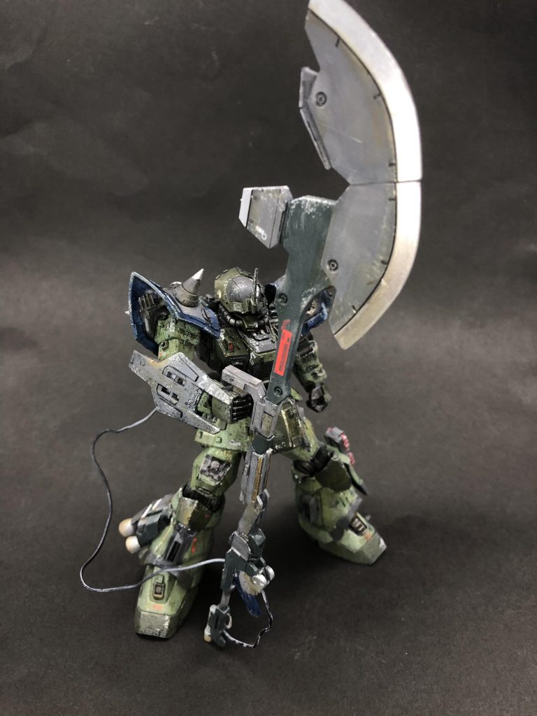 *専用試作型大型ヒートホーク(改修型)*配備当初からの装備。大型の武器なので、取り扱いには難がある。