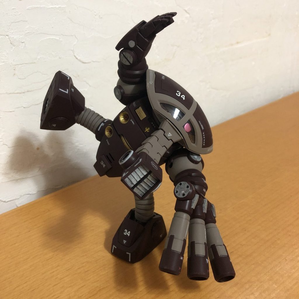 挑発のポージング。