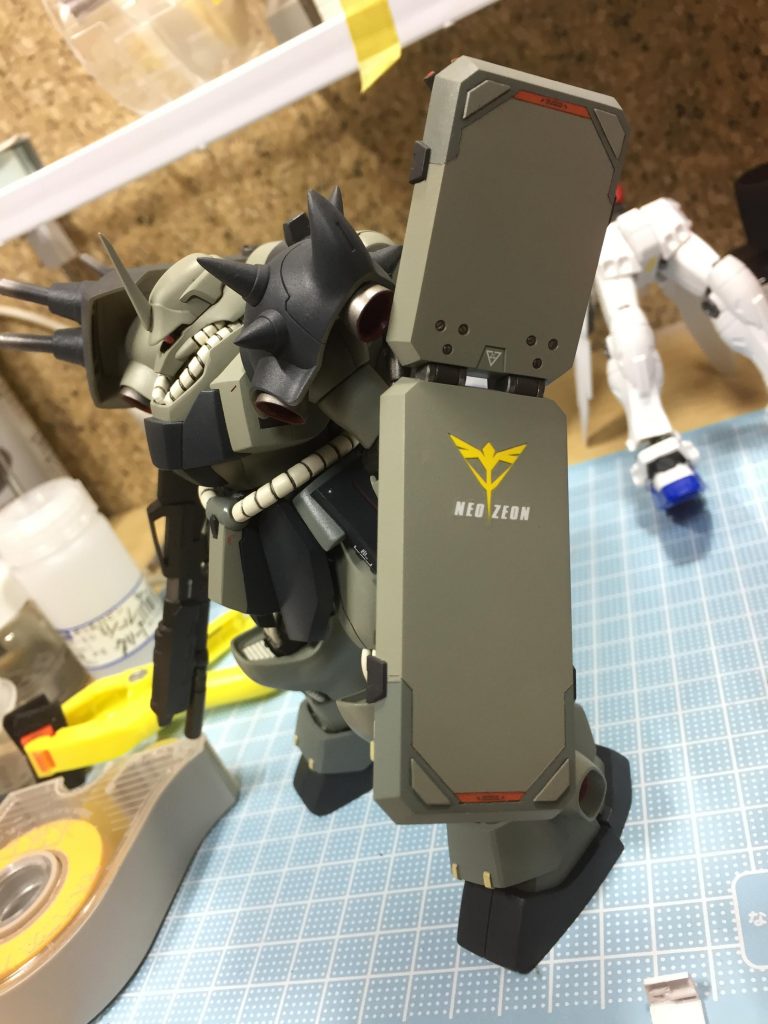 盾のディテールは凝ってみたよ