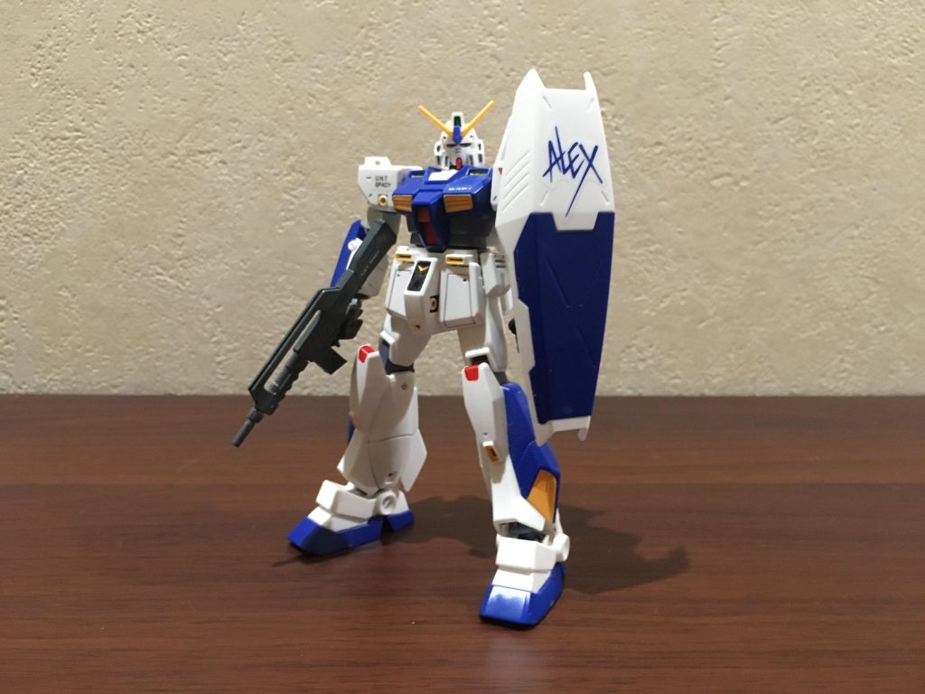 EXカラーのシールド装備仕様
この姿にはビームライフルが良く似合います