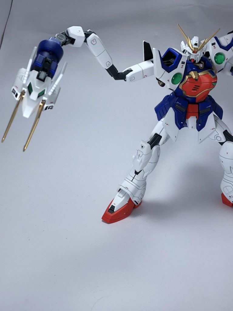 伸びすぎてポーズが取れない泣