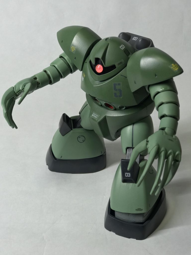 可動域はそれなりですが、その分妄想を掻き立てる魅力があります。元々水泳部のモビルスーツが好物なので楽しかったです。