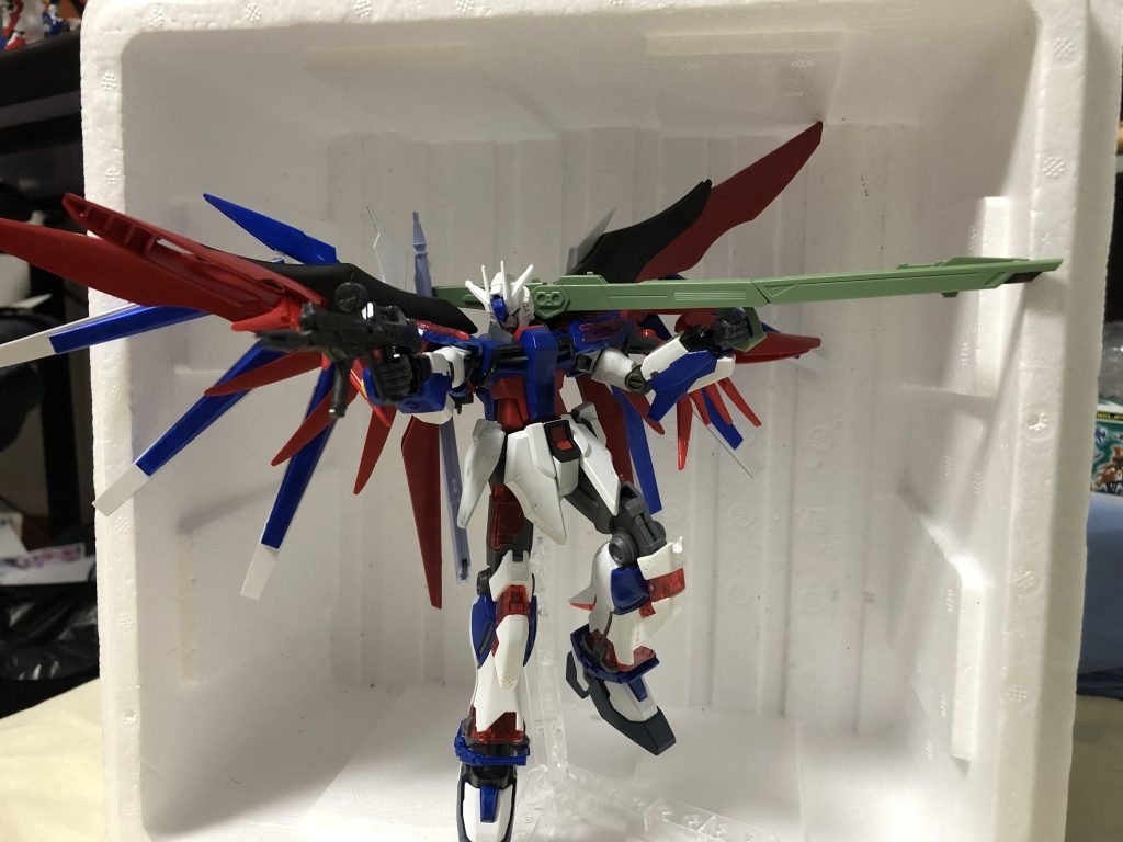 遠距離の敵にはライフルやビームキャノンで迎撃
場合によってはファンネルによるバリアで身を守ることも可能