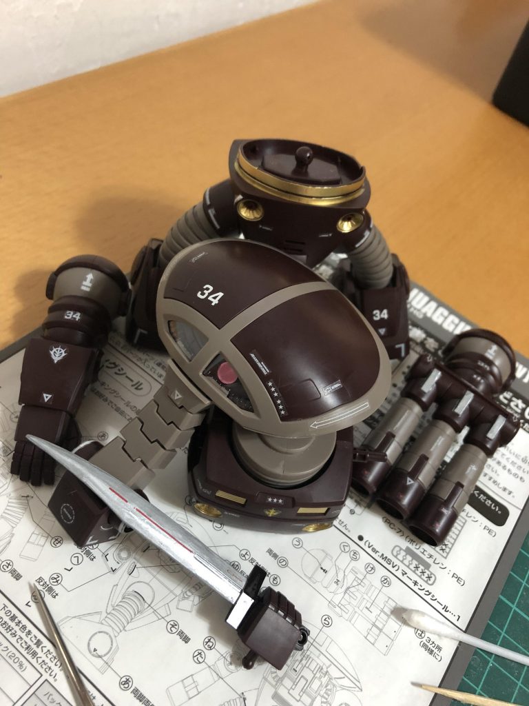 マーキングシールとデカール貼り。