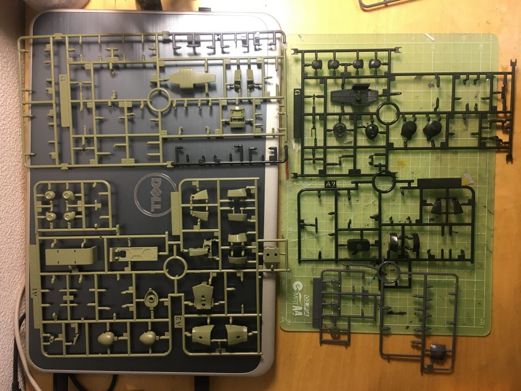 パーツ余りまくり、もう一体組めそうなくらい