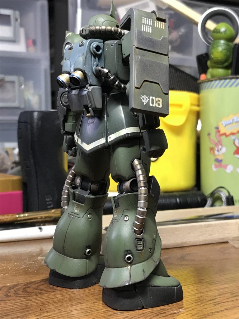 白のストライプは、かすれた感じを出したかったので、デカールでなく筆塗りにしました。