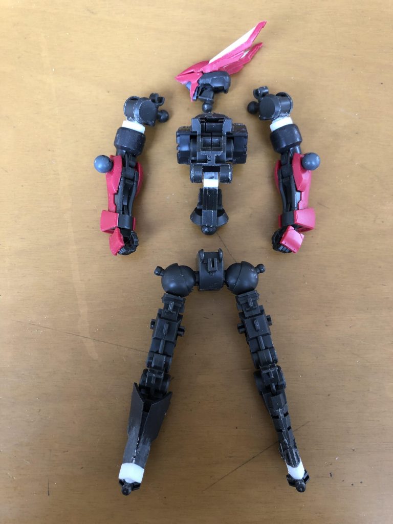 やはりシルエット気になるので
腕、胴、脚各所をパーツ延長