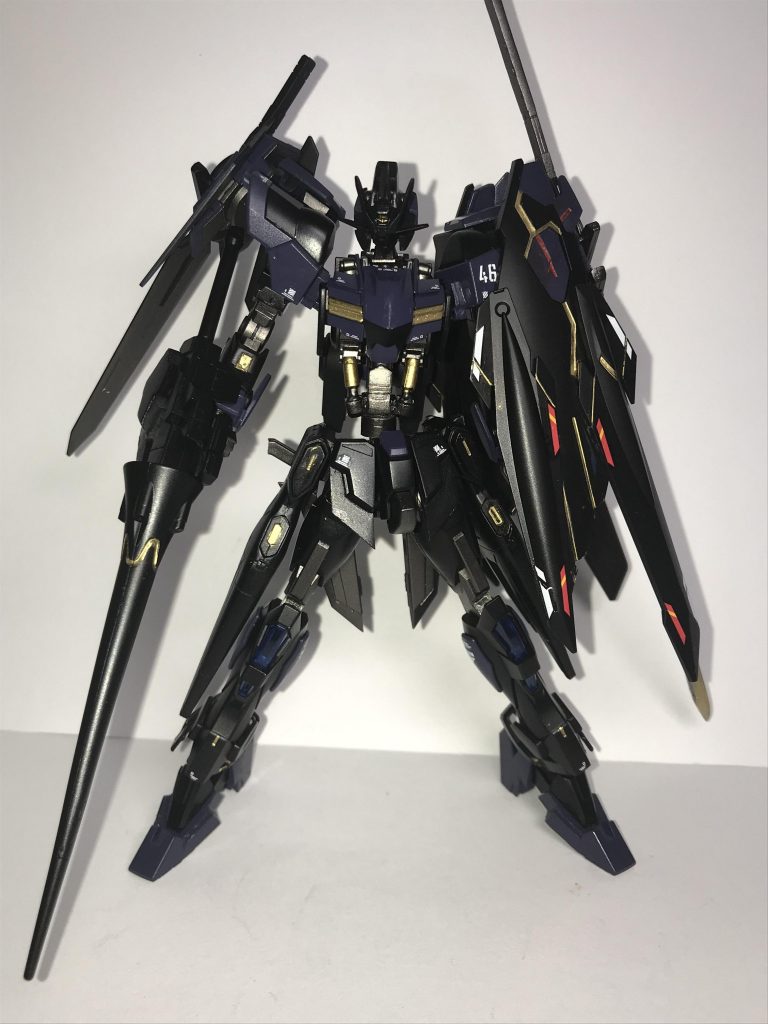 改修された姿です!
設定
ビフロンスに乗っていたパイロットは知り合いの工場に向かい改修された姿となっており厄災戦時状態にかなり近くなっている
ただ機体自体謎が多く完全体ではない