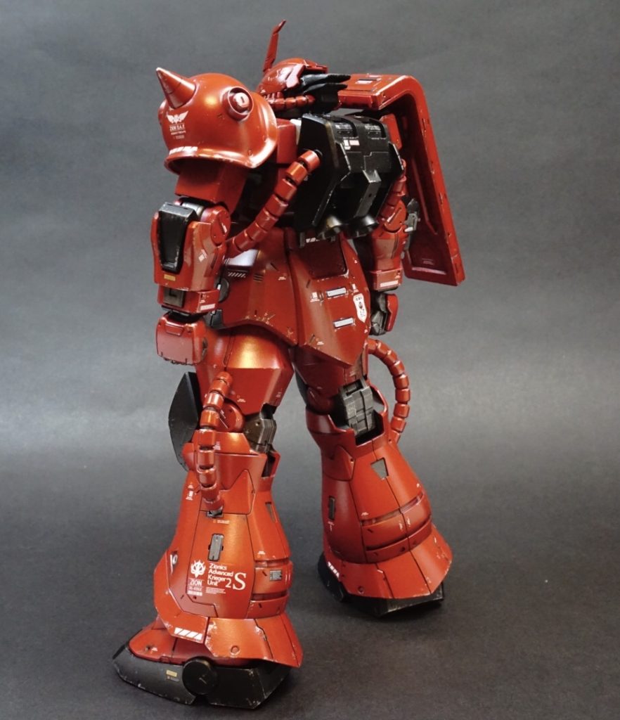 艶を残した塗装と銀のハゲチョロを施した懐かしい感じの仕上げと、今時のデカールワークのバランスが面白くなったかと思います。