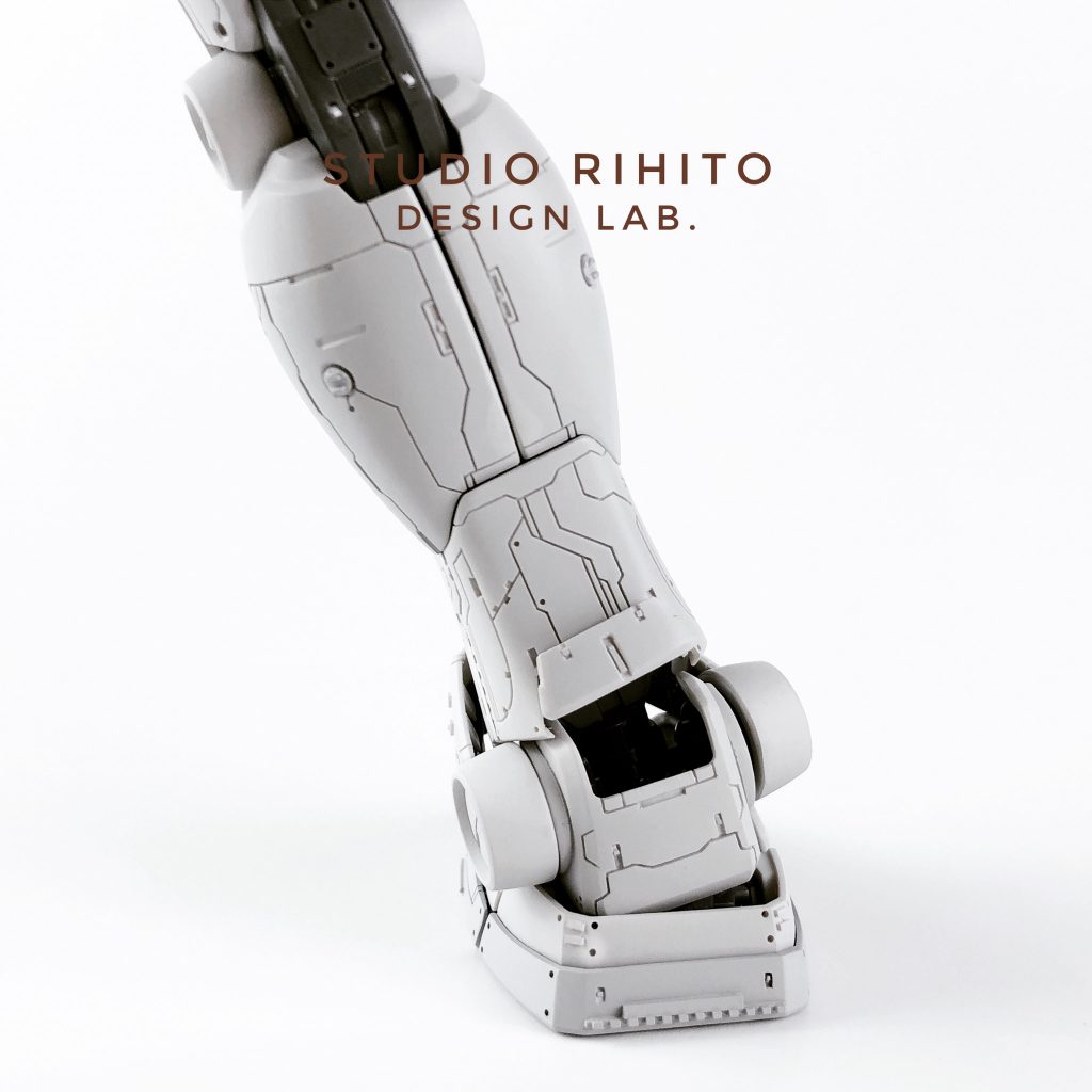 アキレス腱カバーはオープンハッチとして固定