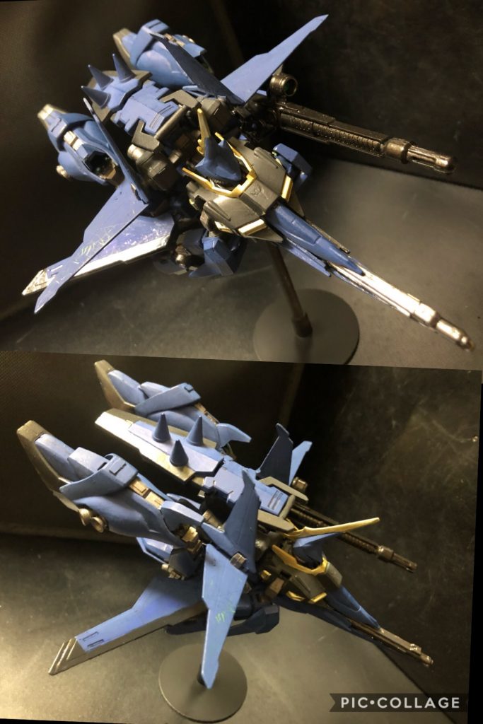 バウ・フォートレス
バウ・アタッカーとバウ・アバターが連結した形態。バックパック下部の連結器により2機が合体され、それぞれのジェネレーターが連動する事で機動性、特に加速性能が約20%向上、旋回性能も高い。また、それぞれの武装も使用可能であり、他の可変機の様に移動だけを目的とした可変ではない。
バウ エアマスターの合体・可変機構は全てSガンダム インプルーヴメントに酷似しており、明らかに技術のフィールドバックが見受けられる。