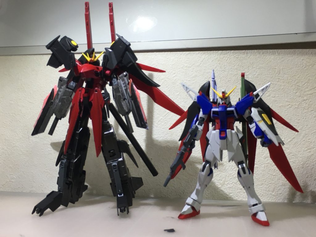 改造前と比較
隠し腕を使って自立させることもできます
翼以外デスティニーの面影がほとんどないことがわかるかと思います