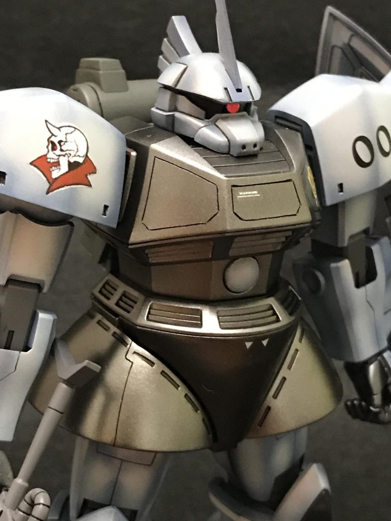 電飾をオフ時の為にラインストーンを貼り付けで対応。

頭部アンテナは形状が違うので、プラ板から切り出しました。ちょっと長過ぎたかも。