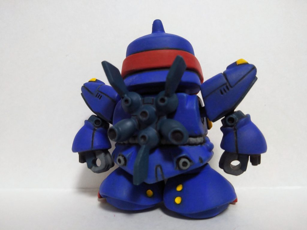 バックパックの羽を大きく加工しています。ふくらはぎにディテール追加しました。