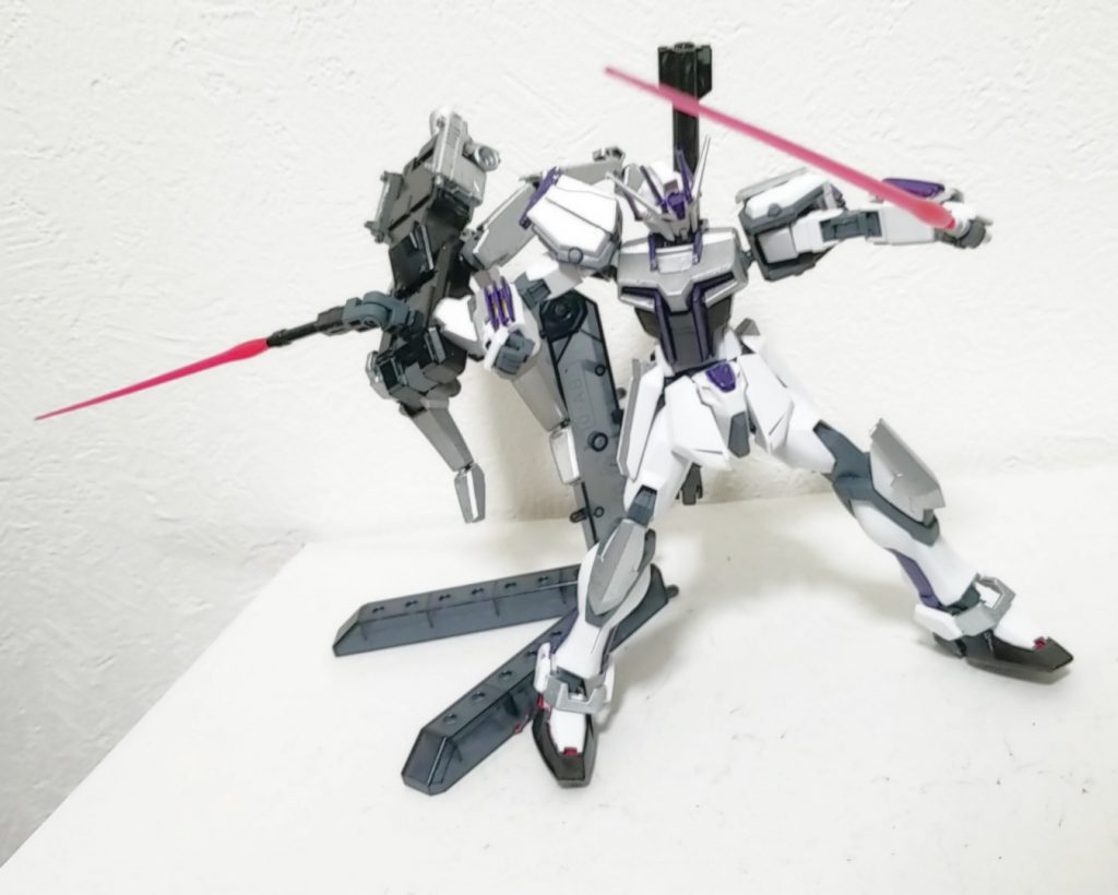 万が一敵に戦法がバレ、接近戦に持ち込まれてもストライクの汎用性により近接戦も可能