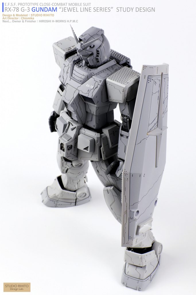 ■胴体・襟周り:シャープ化、パネルライン、プラ板などを利用したゴチャメカディテールを構築。マイナスモールド+L字型プラチップを各所配置(プラチップは全てL字型に工作したもの)・コクピットハッチ、腹回り:ヘッドから続くパネルラインデザイン、各種ディテールアップ。■左肩天板パネルはスクラッチした「ピクセルシート」ディテールをインストール。タミヤのプラ板から独自技法で製作した四角いドット穴(およそ0.5mm四方)の空いたシートを製作し、天板をくり抜いて入れ替えました。側面断面にもギザギザディテールを入れレイヤー構造化