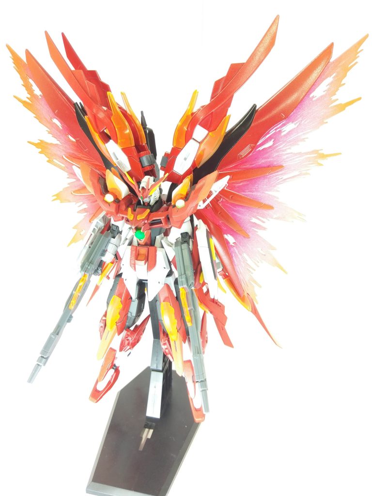 光の翼展開!
素の状態もかっこいいけどデスティニーといえばこれですよね!エフェクトパーツにグラデーションを施したこともあり、光の翼でありながら炎の翼のようにも見えます。