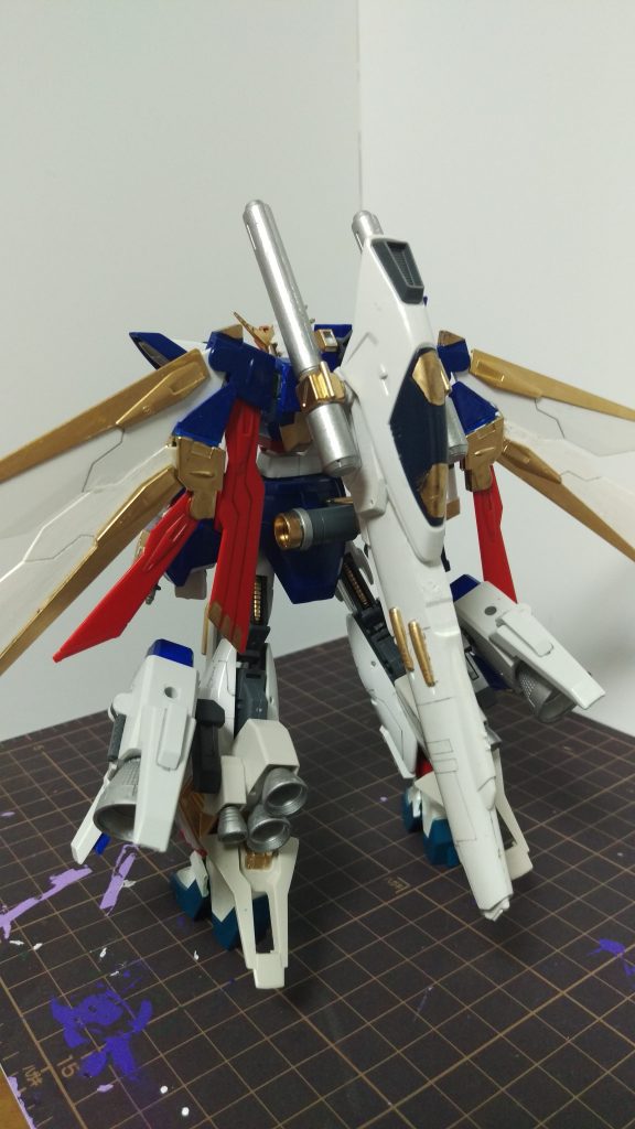 MS形態バックショット
大型の機首は高性能なセンサーを内蔵しており、高度な情報処理能力、収集能力を持つ。
稼働時間や航続距離の長い本機は高性能センサーを活かした偵察任務を得意とする。