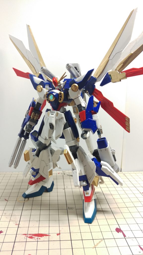 機体の出力を向上させた結果、機体全体が大型化したが、特に腕部と脚部、バックパックに大きな変化がみられる。