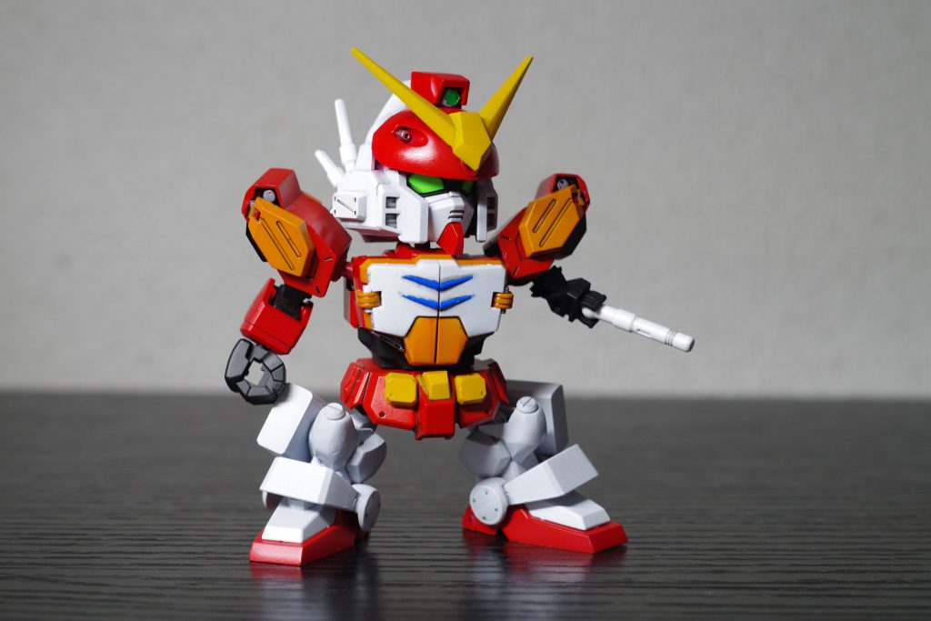 SDCSの手首のジョイントが偶然にもビームサーベルの軸と一致したので、隠しサーベルが再現できました。