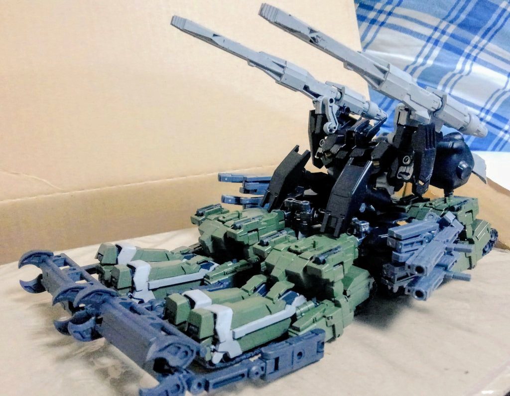 最終的に形が決まりましたが何か物足りなく思い、形を変えてみたらロトやガンタンクR44みたいに変形して走行できるようになりました。その後、横にキャノンと前にサブアームを足して今の形になりました!
以上がこの作品の紹介になります!
最後にこの作品はガンプラチームキングダム、チーム「ホクレン」にて参加してます!メンバーは大将さん、今日さん、tetu改さん、yuyaさん、ゴルゴンゾーラ渡辺さん、そして自分の6人で参加してます!
ご観覧ありがとうございました!