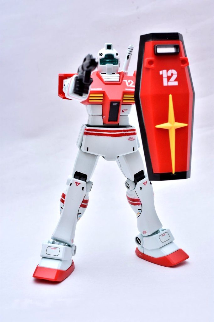 さすがに古いキットなので、無改造だと可動域もそこそこです。