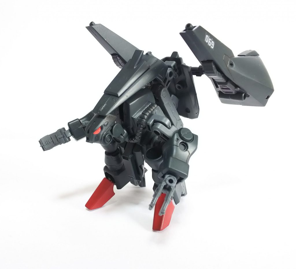 単体でMS形態に変形、
ネオマスクコマンダーを支援します。