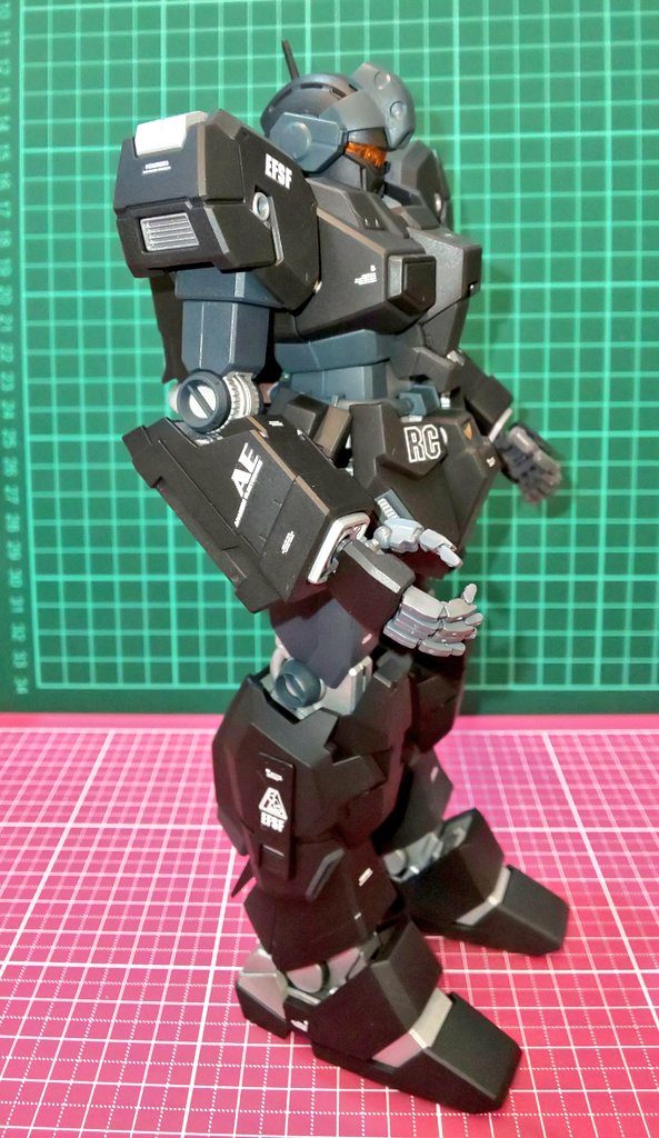 付属のデカールを貼ってみました